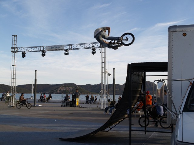 Skaters on the Malecon